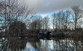 Anglers Rest, With Hot Tub And Private Fishing Peg